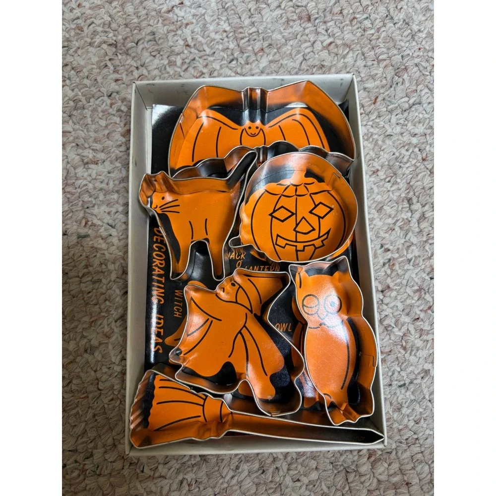 Vtg 50s/60s Trick or Treat Halloween Metal Cookie Cutters Set of 6 with Box